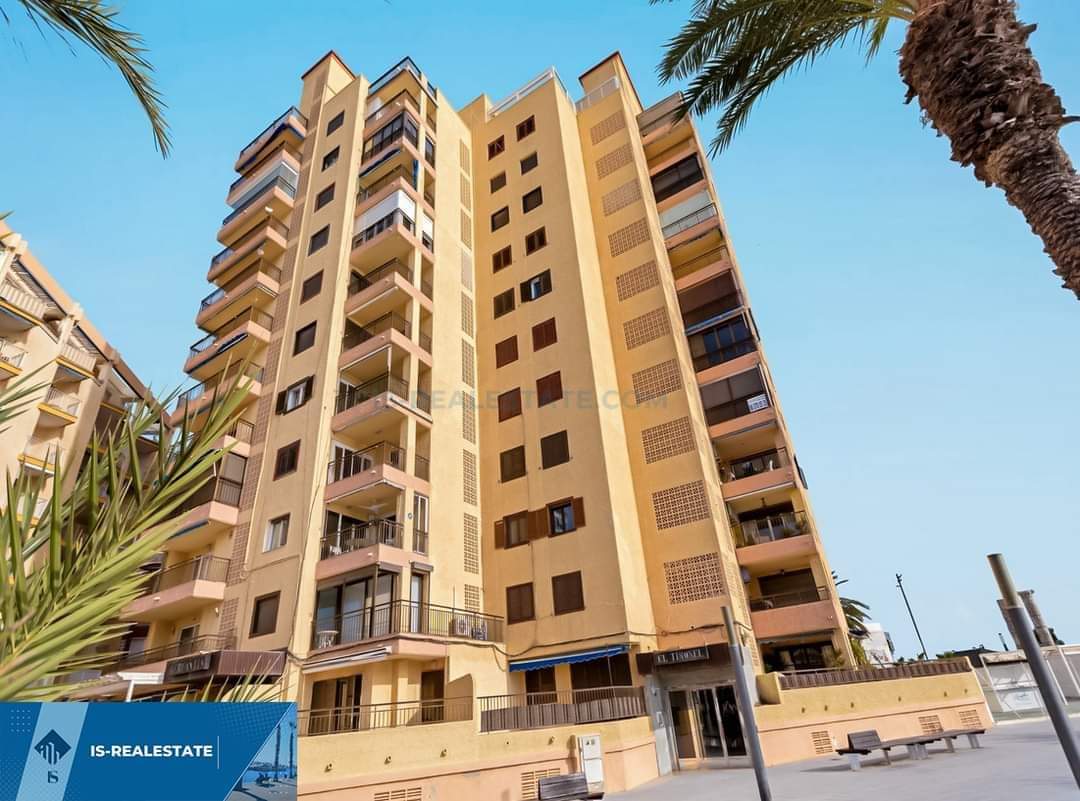 Parduodamas 4 kambarių apartamentai pirmoje linijoje su vaizdu į jūrą Ispanijoje