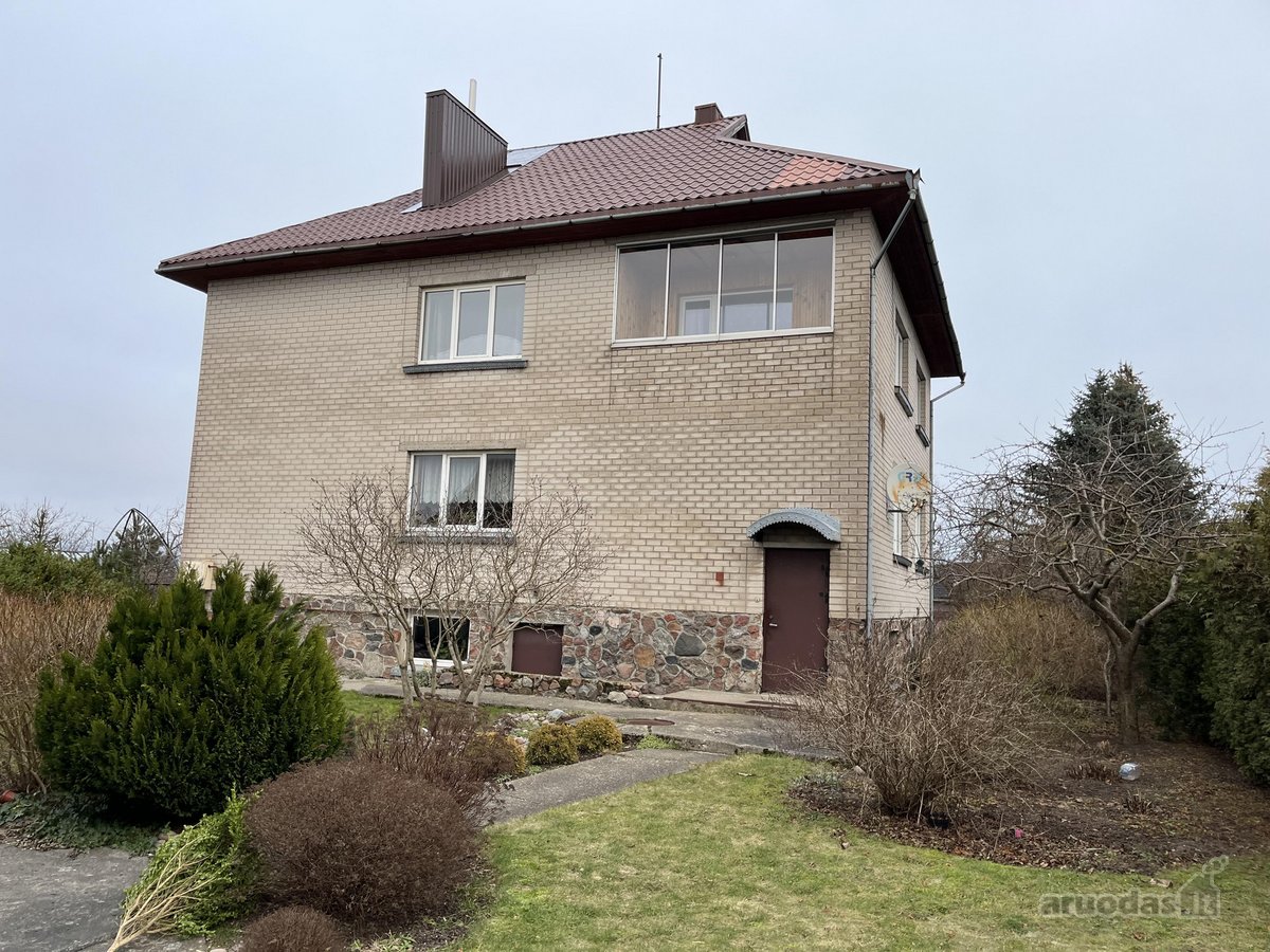Parduodamas namas Tauralaukyje Virkučių g. Bendras plotas: 389 kv.m Sklypas : 8,52 aro