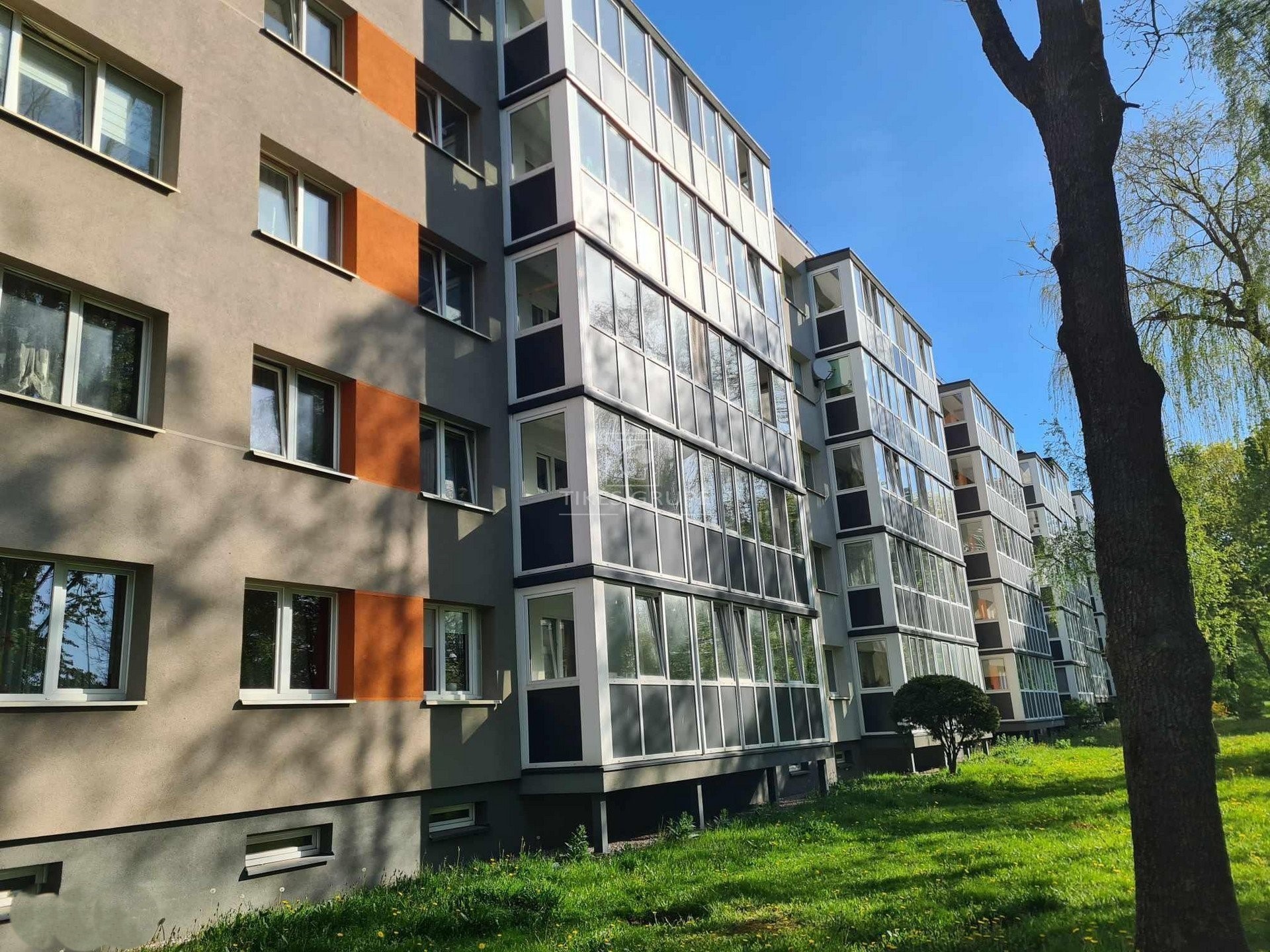 Parduodamas 2 kambarių butas šalia Akropolio Klaipėdoje.