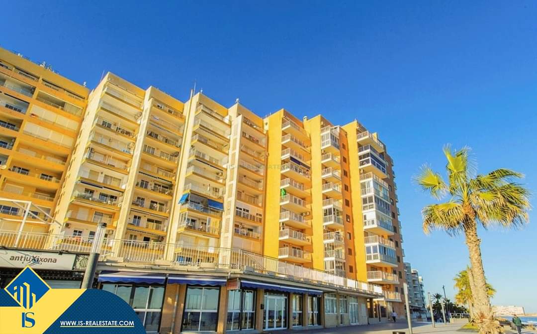 Parduodamas 4 kambarių apartamentas ant jūros kranto su vaizdu į jūrą, Ispanijoje, Alicante provincijoje, Torrevieja mieste