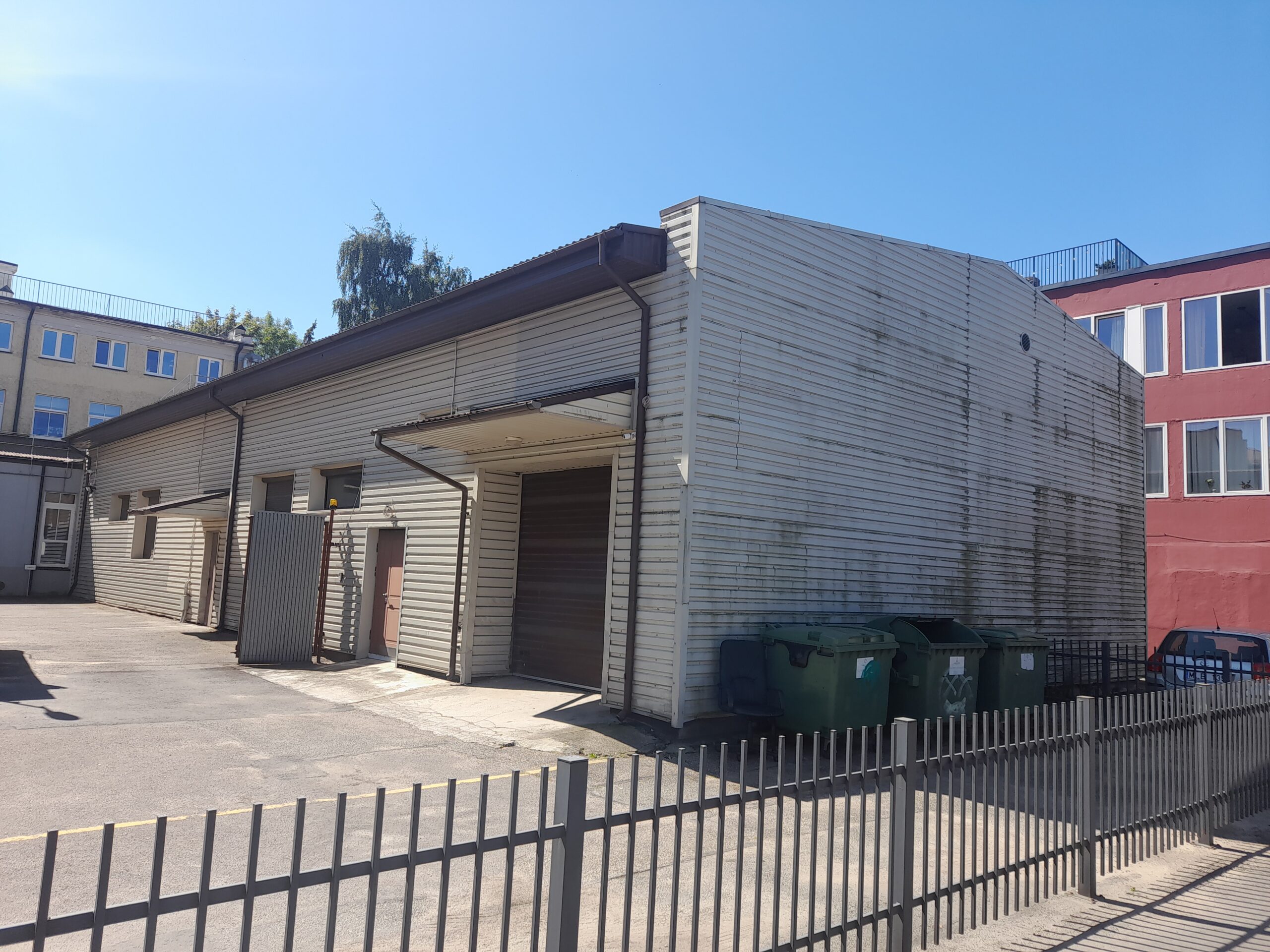 Išnuomojamos 398,23 kv.m. Komercinis – Gamybinis pastatas centre Šaulių g.
