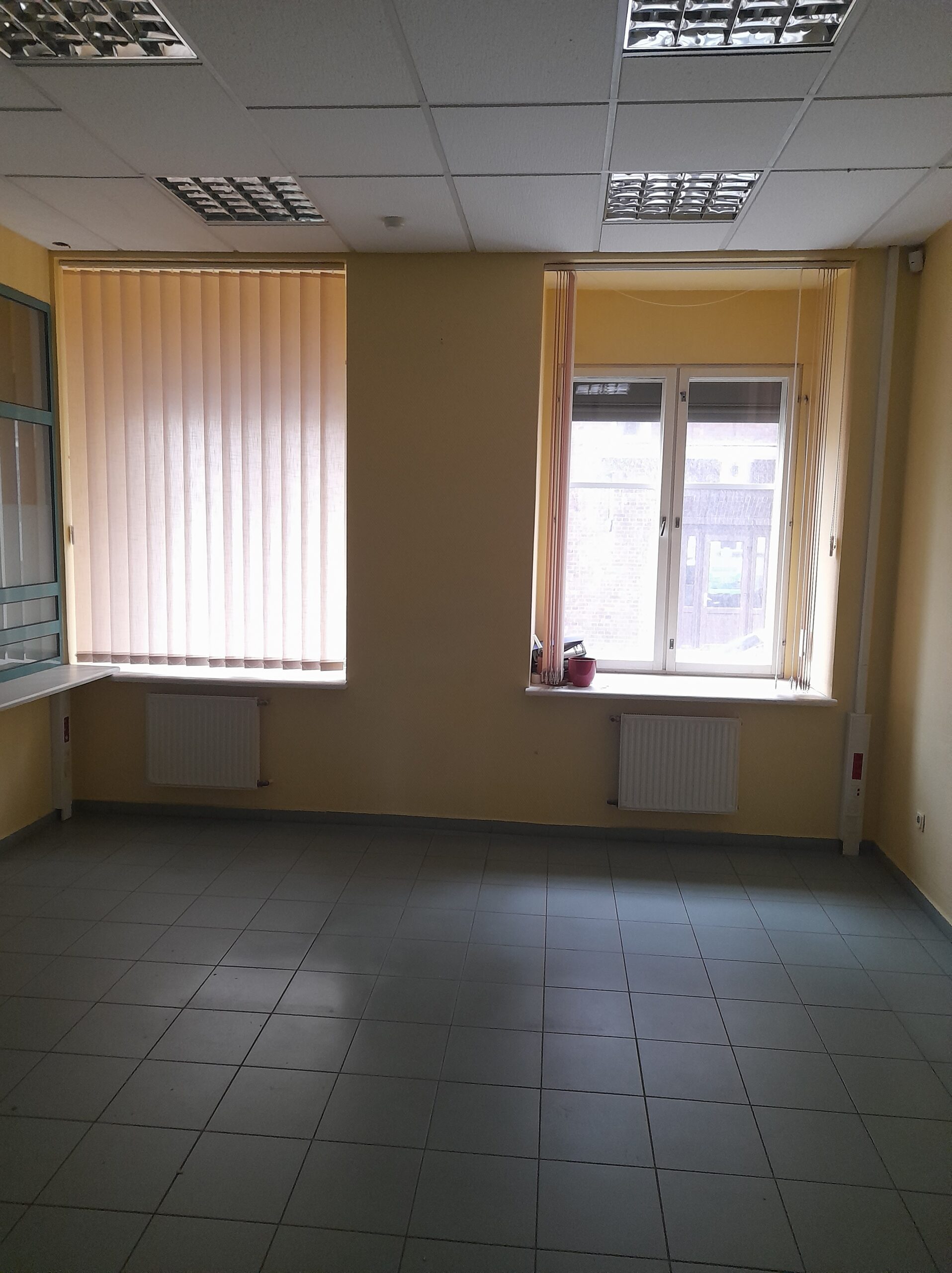 Išnuomojamos 35 kv.m, administracinės patalpos Klaipėdos centre Vytauto g.