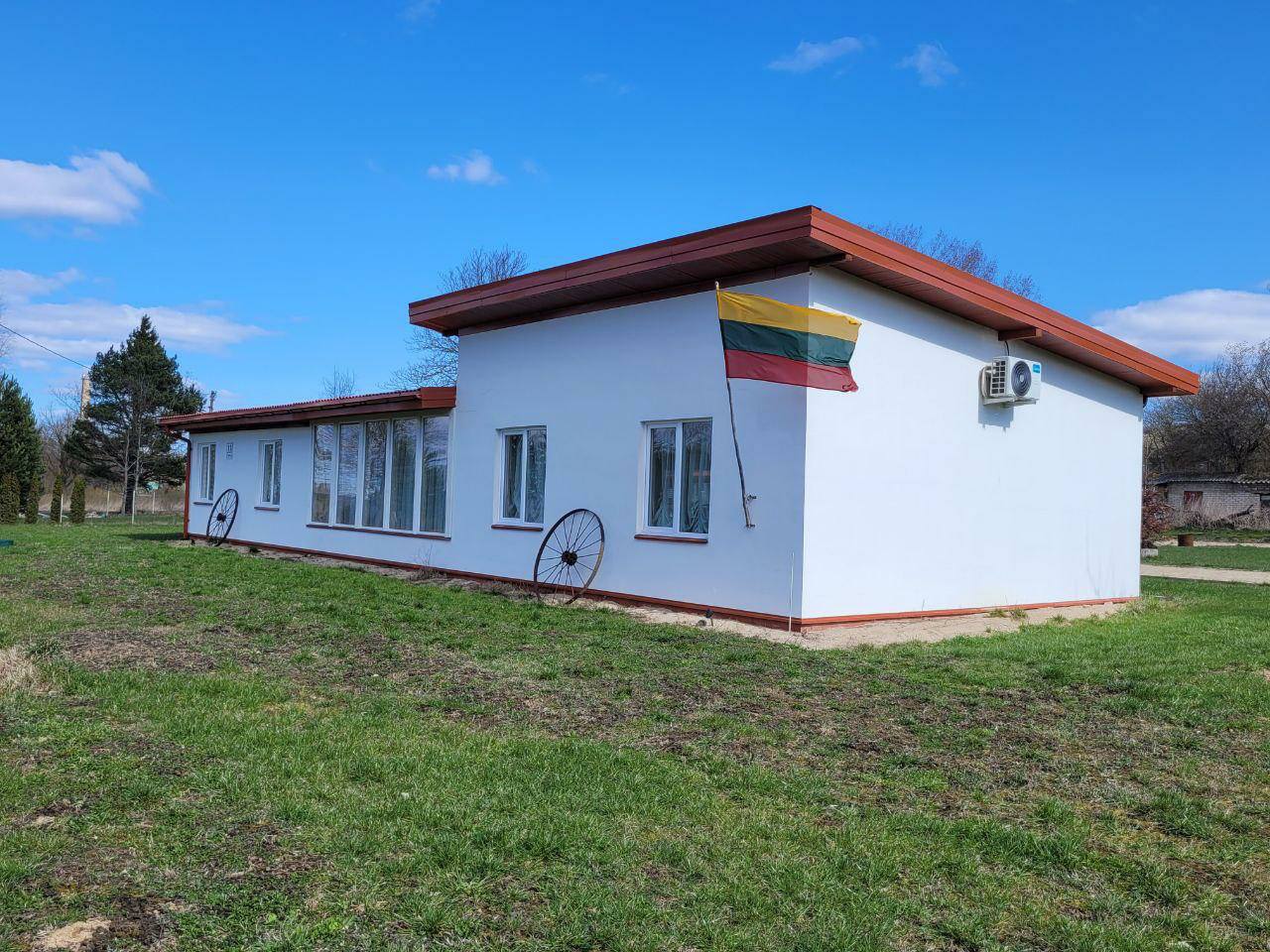 Parduodama unikali sodyba šalia ežero