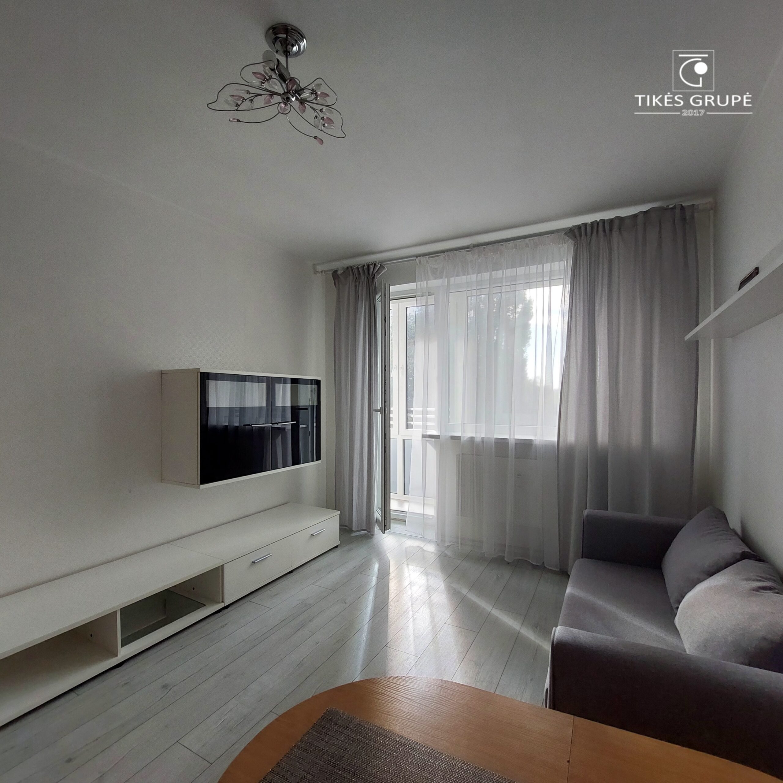 Miesto centre išnuomojamas 1 kambario butas