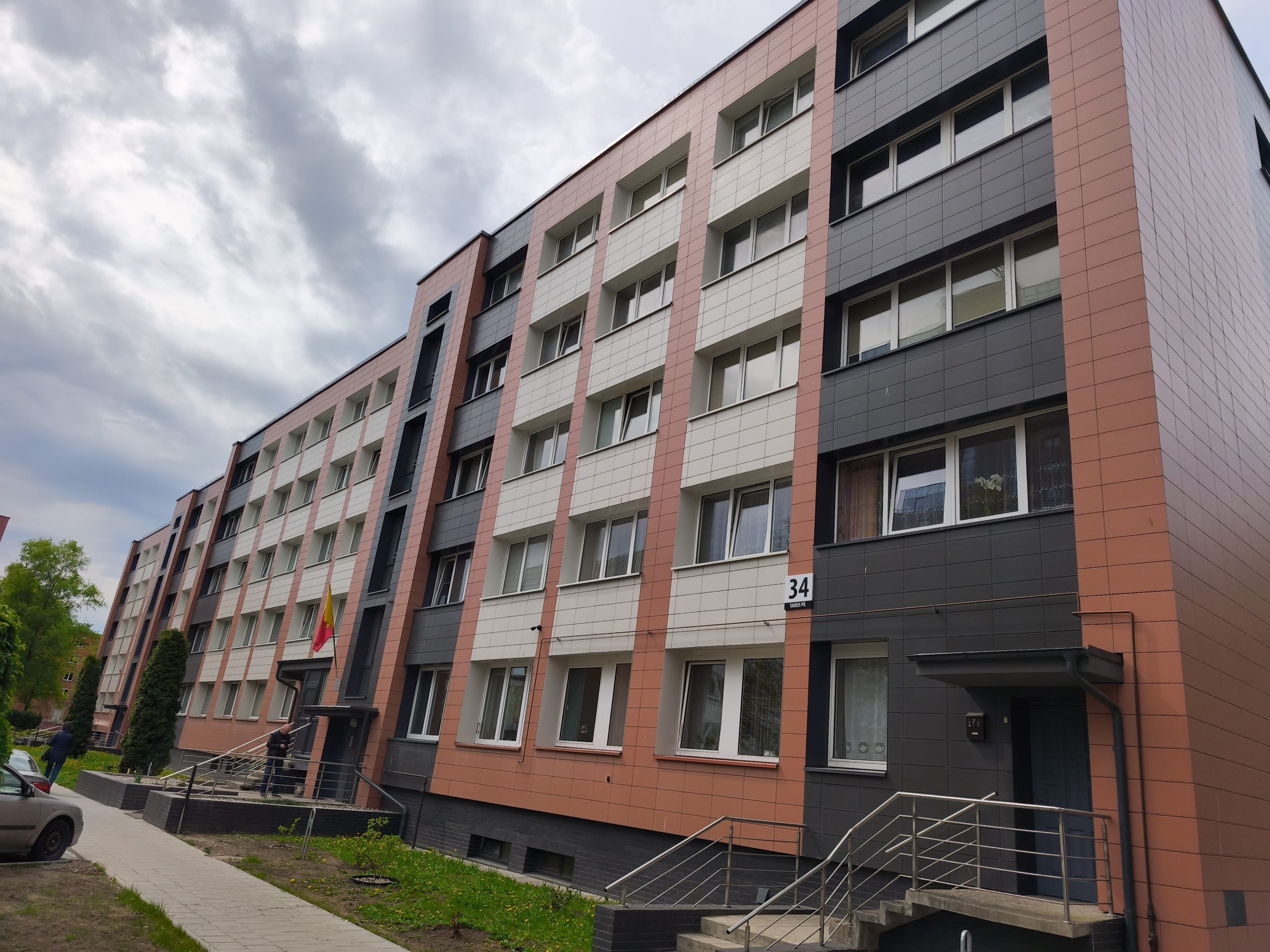 Išnuomojamas 12 kv.m. kambarys bendrabutyje. Taikos pr. 34 Renovuotas namas, laiptinė