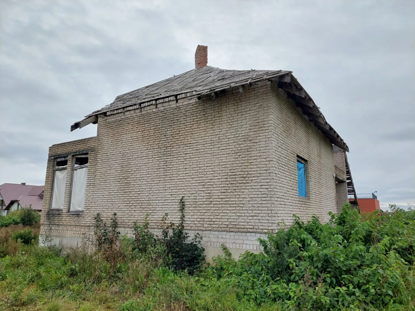 Tauralaukyje parduodamas nebaigtas statyti namas