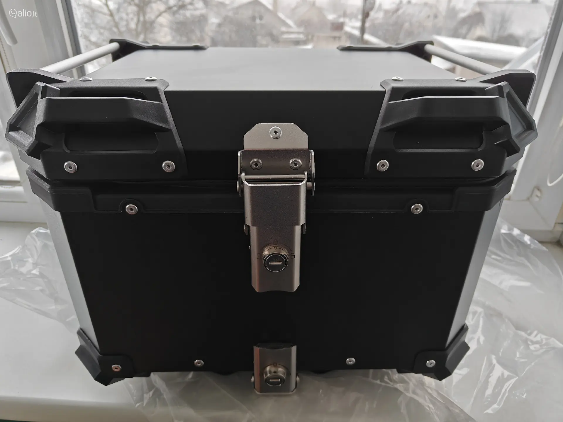 Moto dėžė 45l aliuminė + padas