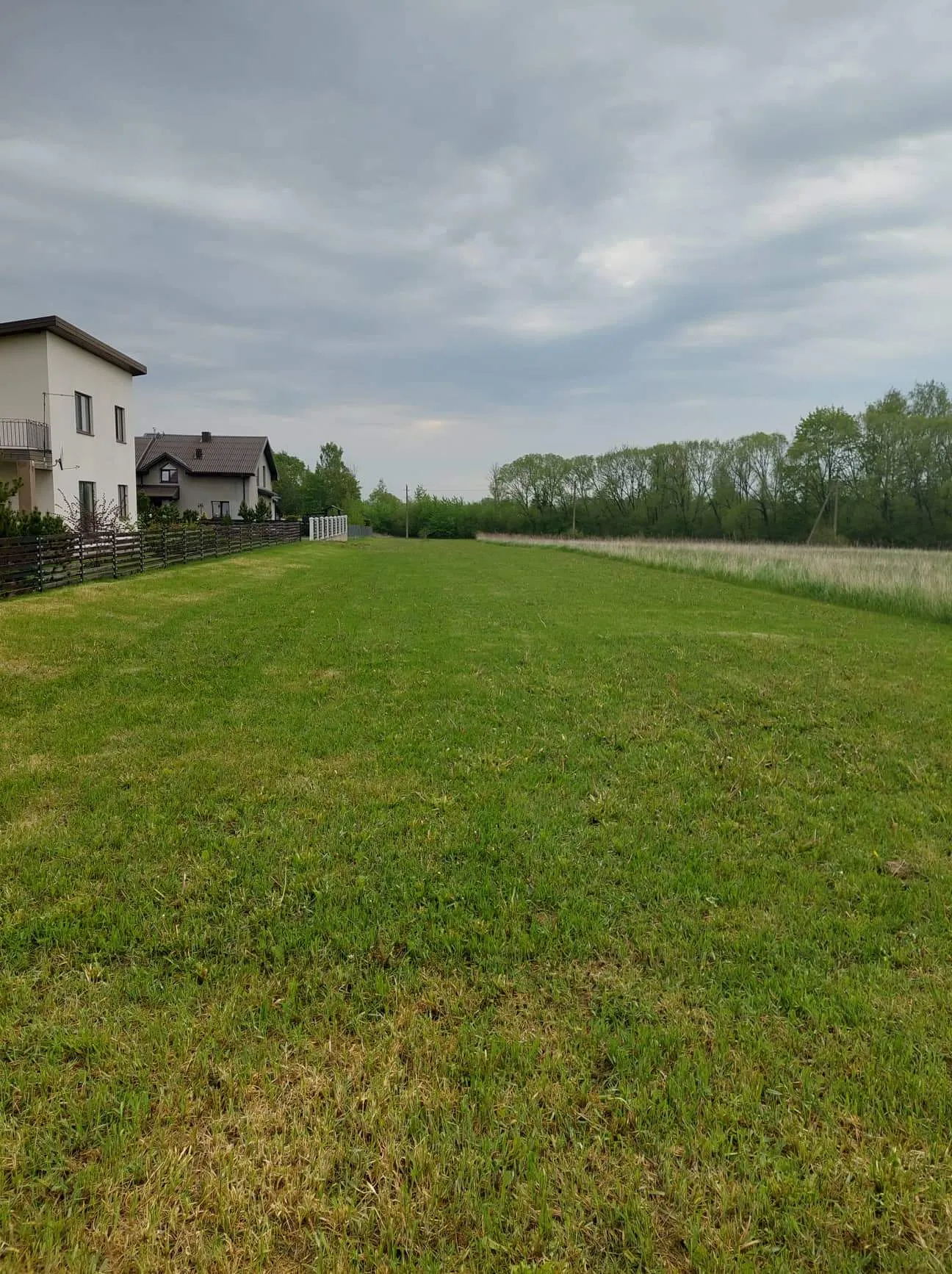 Parduodamas ilgas žemės sklypas