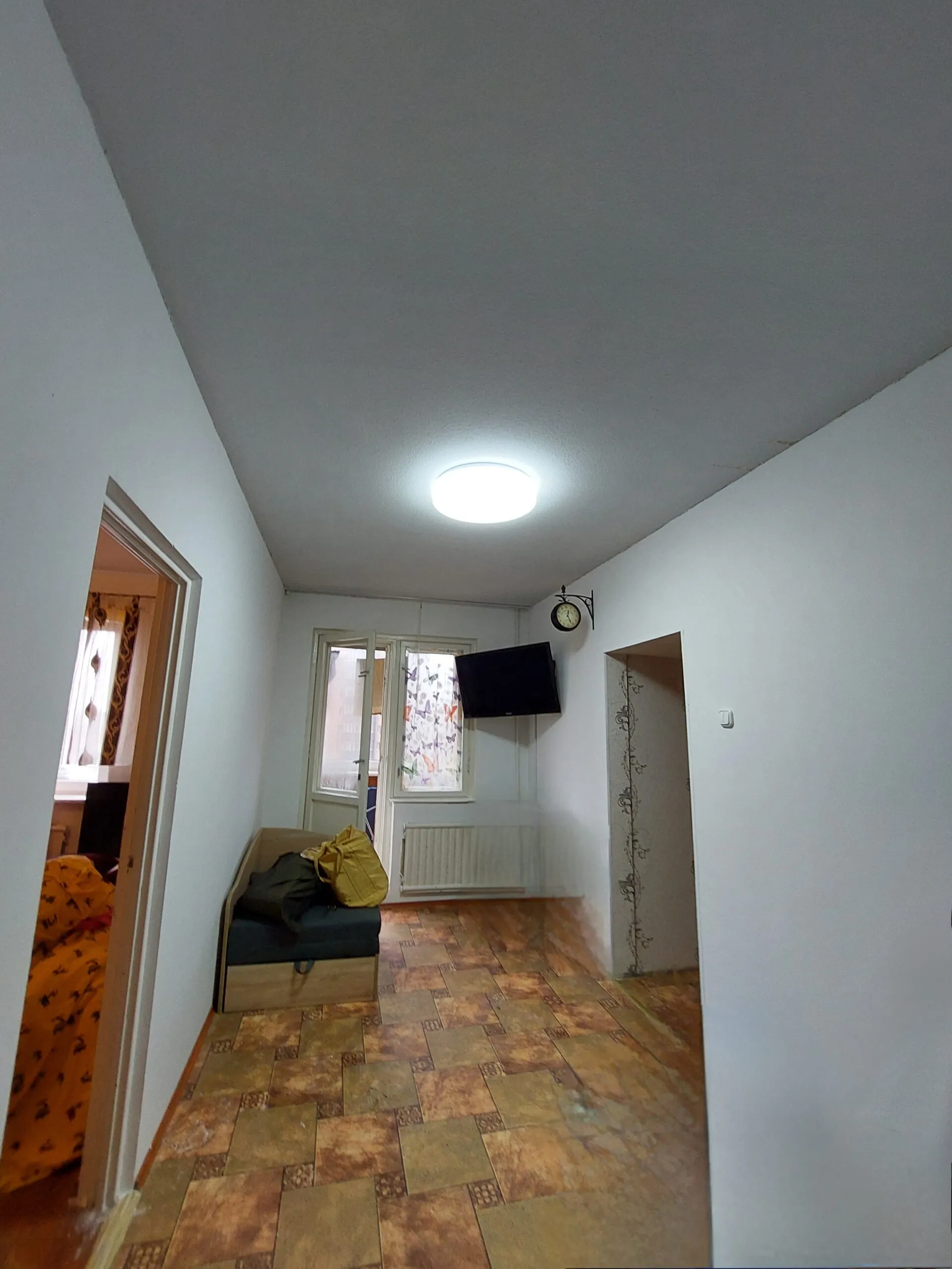 Už gera kaina, 3k. butas su holu.