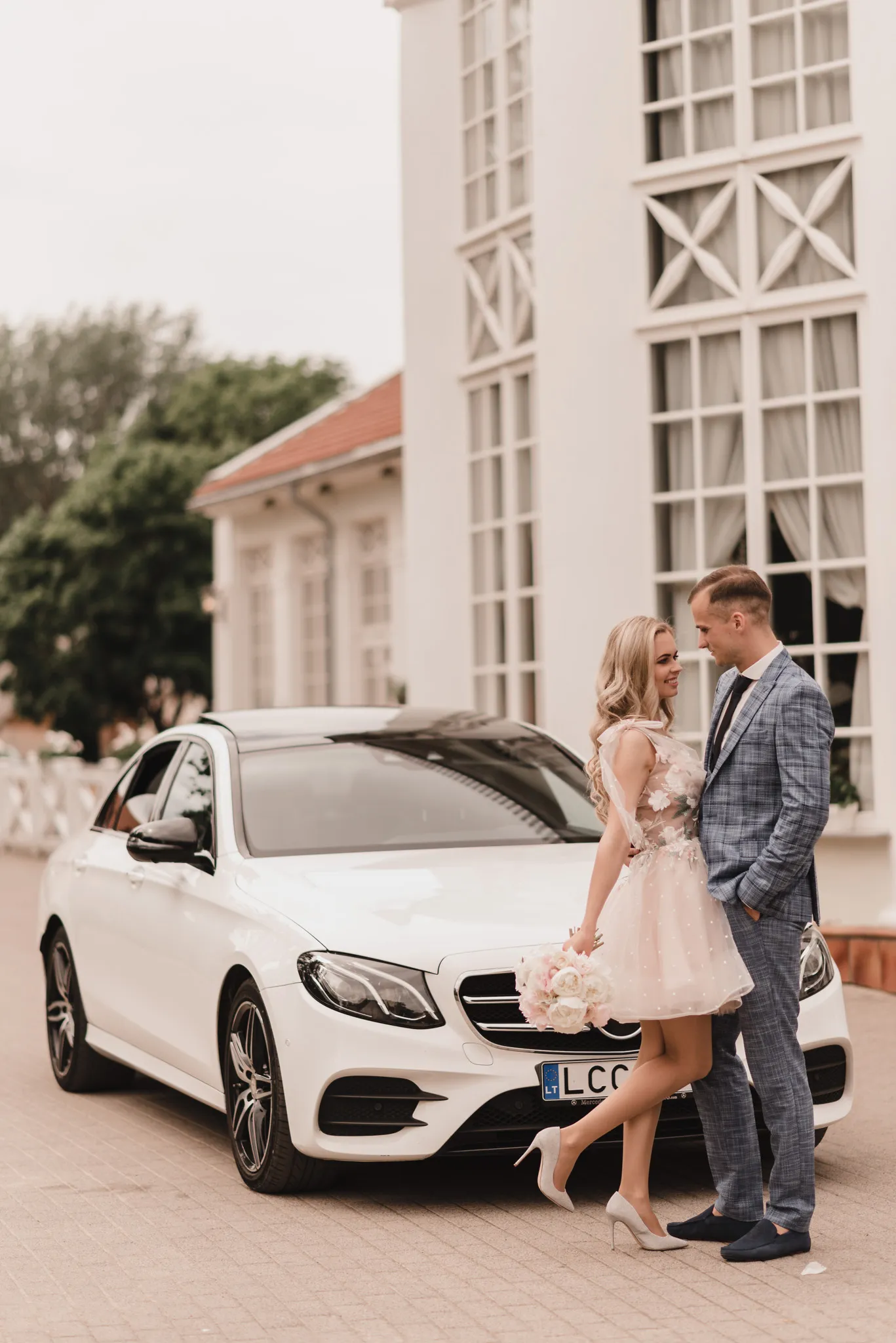 Automobilių nuoma vestuvėms , automobiliai vestuvėms su vairuotoju , prabangių automobilių nuoma