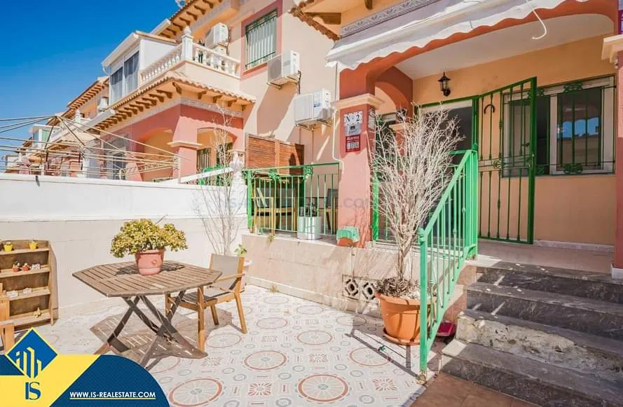 Parduodamas 3-jų kambarių dalinai renovuotas namas, Ispanijoje, Alicante provincijoje, Torrevieja mieste, Torreta rajone
