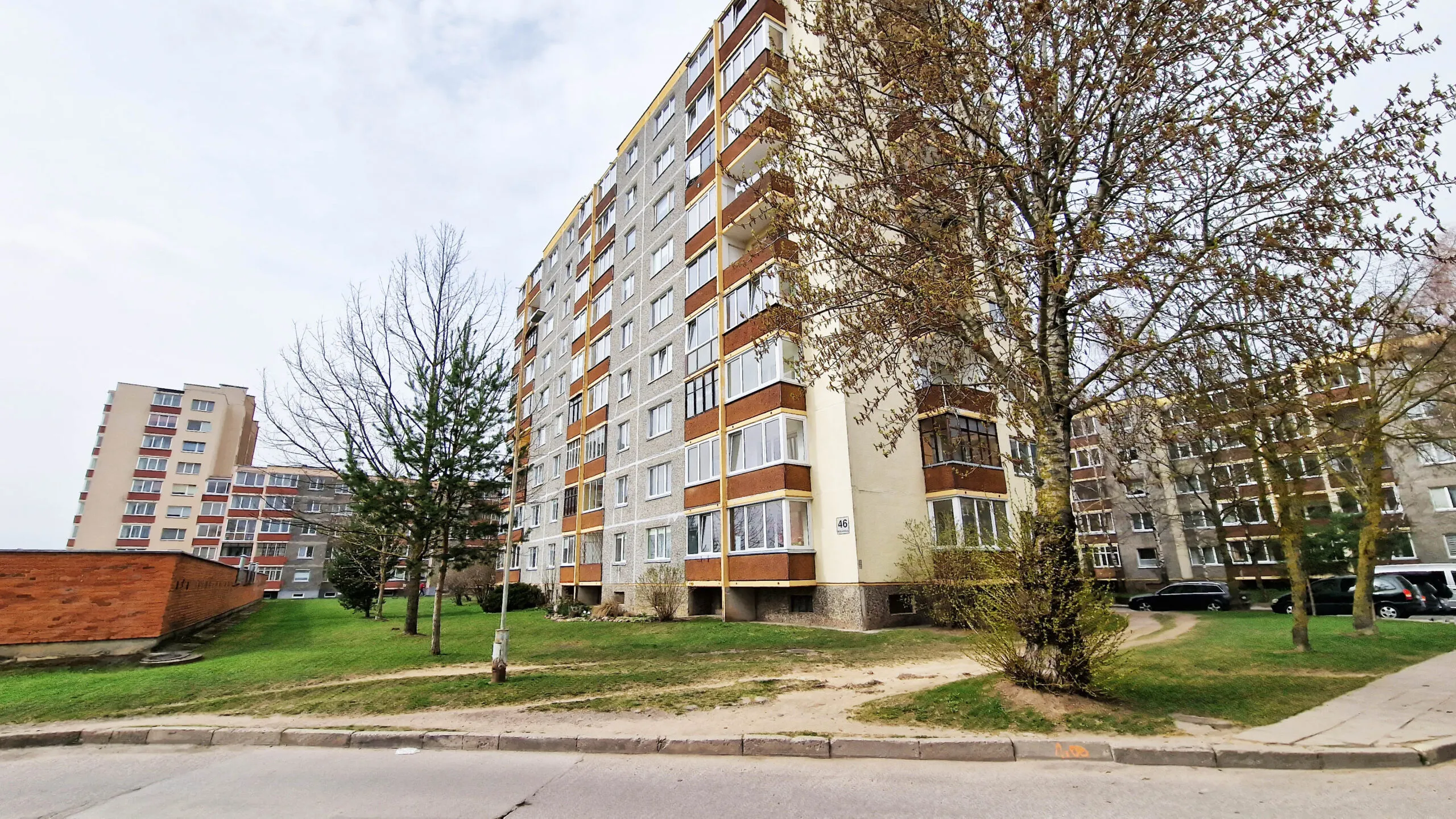 Parduodamas 3 kambarių butas pirmame aukšte Molainių g. 46, Panevėžyje.