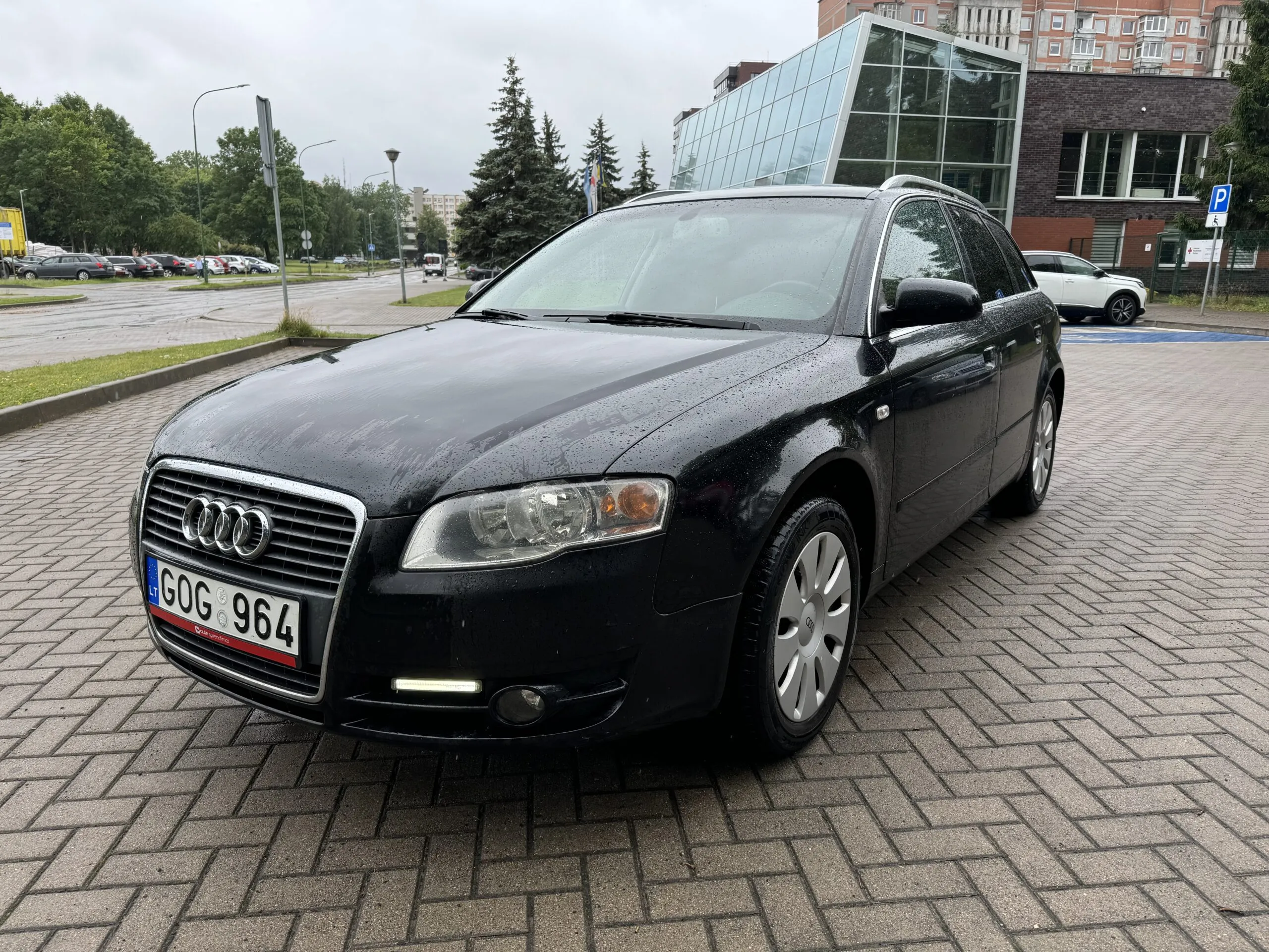 Parduodama Audi A4