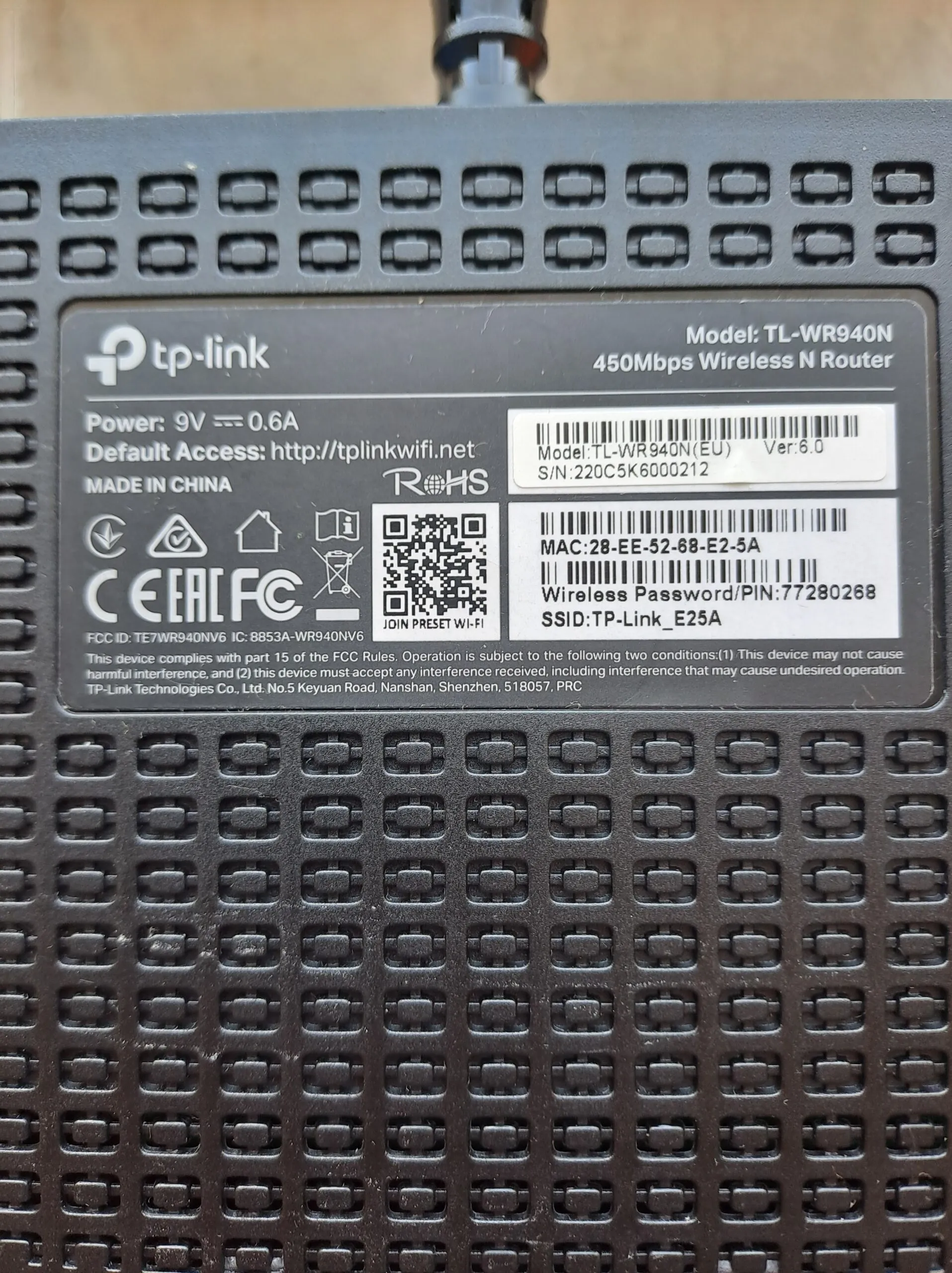 tp link Model: TL-WR940N 450mbps. 15€.