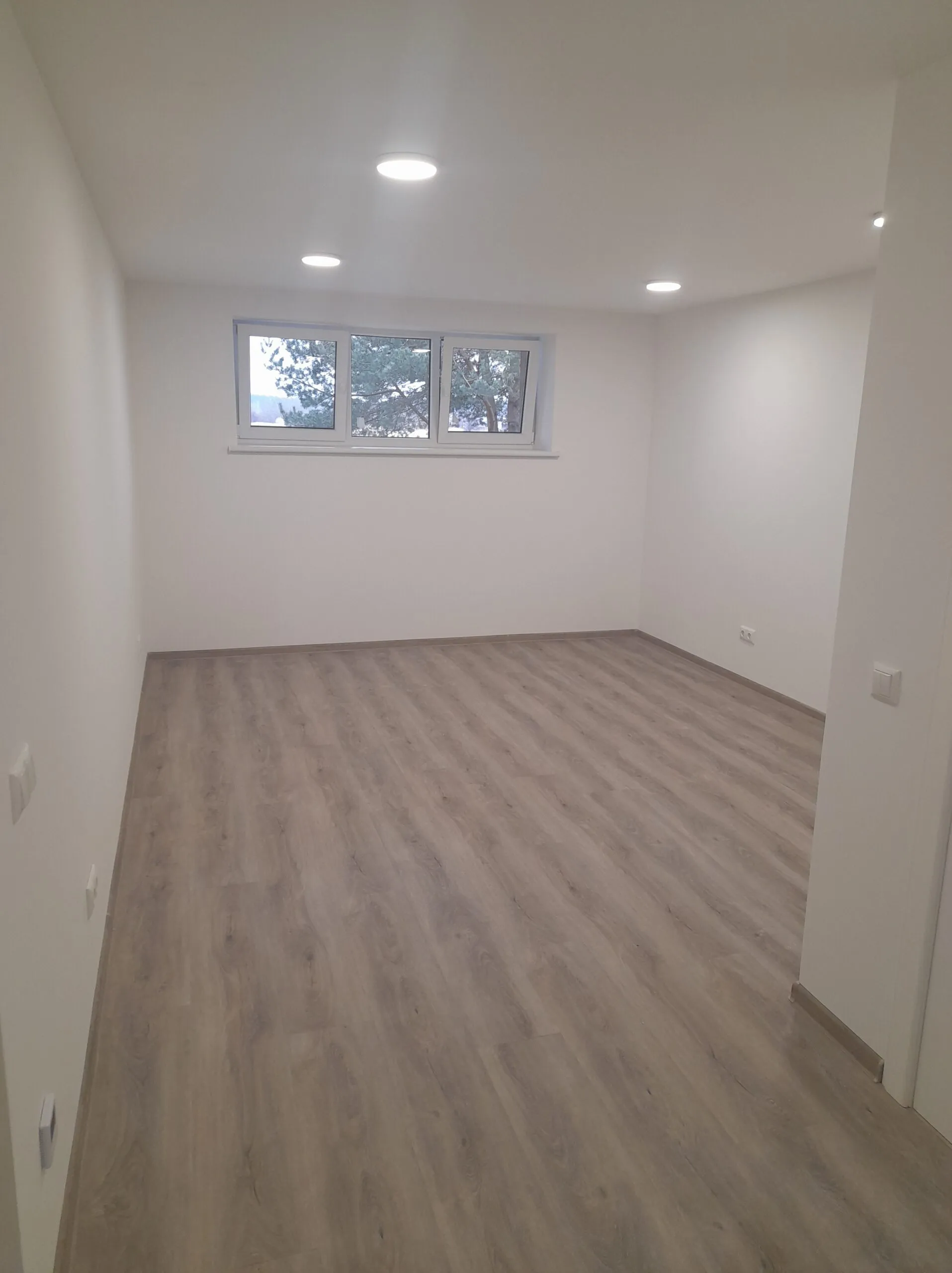 Parduodamas 1 kambario butas -1 aukšte, Šventojoje