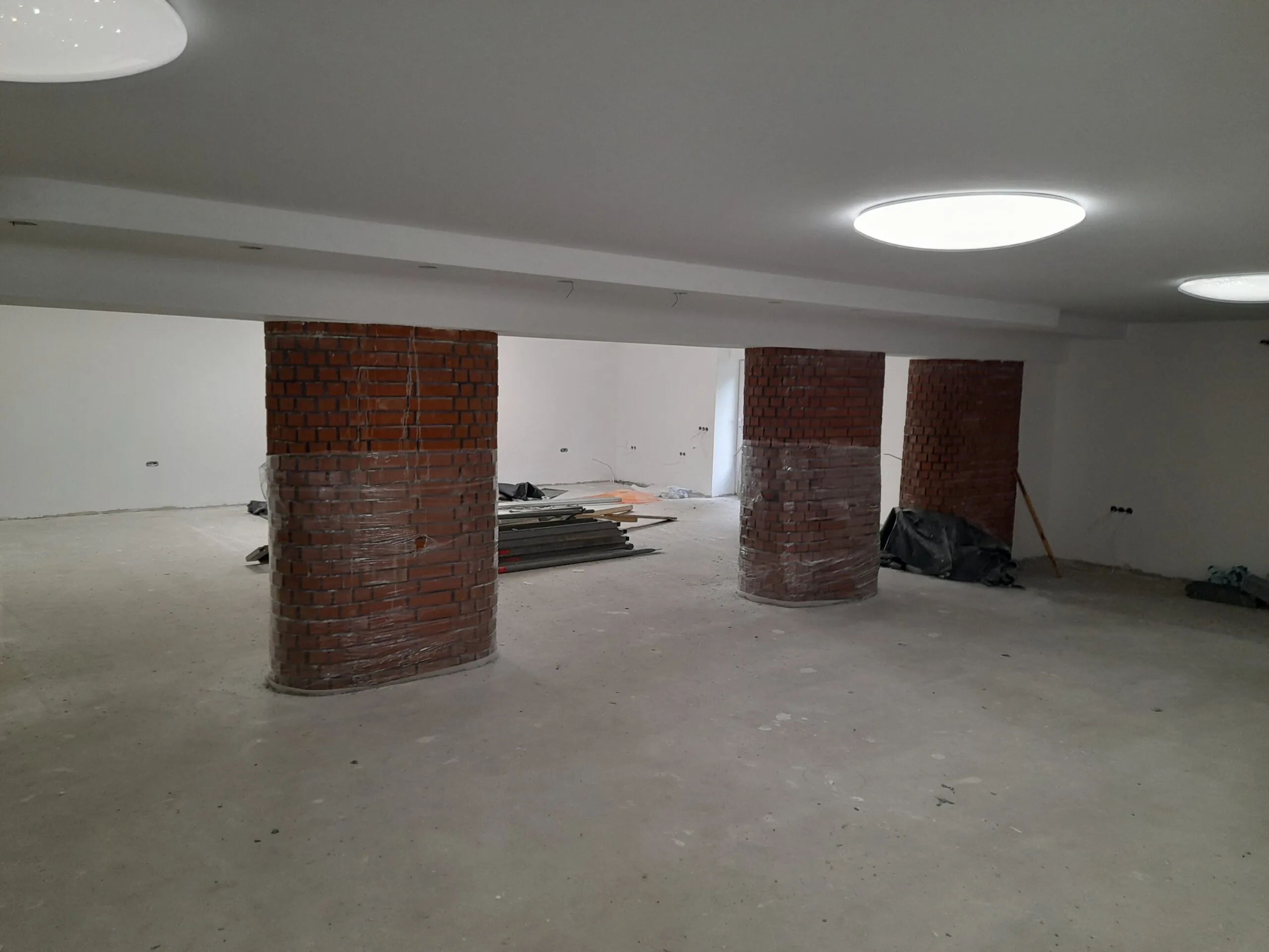 Parduodamos 160 kv.m. Kavinės – prekybinės – paslaugų sferai tinkančios patalpos centre Priestočio g.