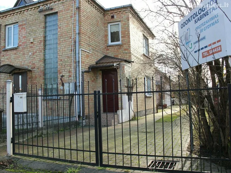 Parduodamas puse namo su Odontologijos klinika Panevėžio miesto centre