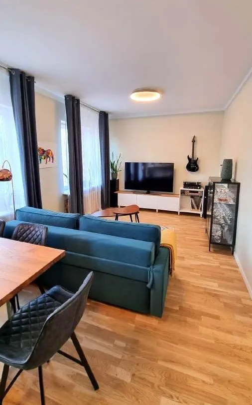 Parduodamas suremontuotas 2 kambarių butas Klaipėdos senamiestyje, J.Janonio gatvėje.