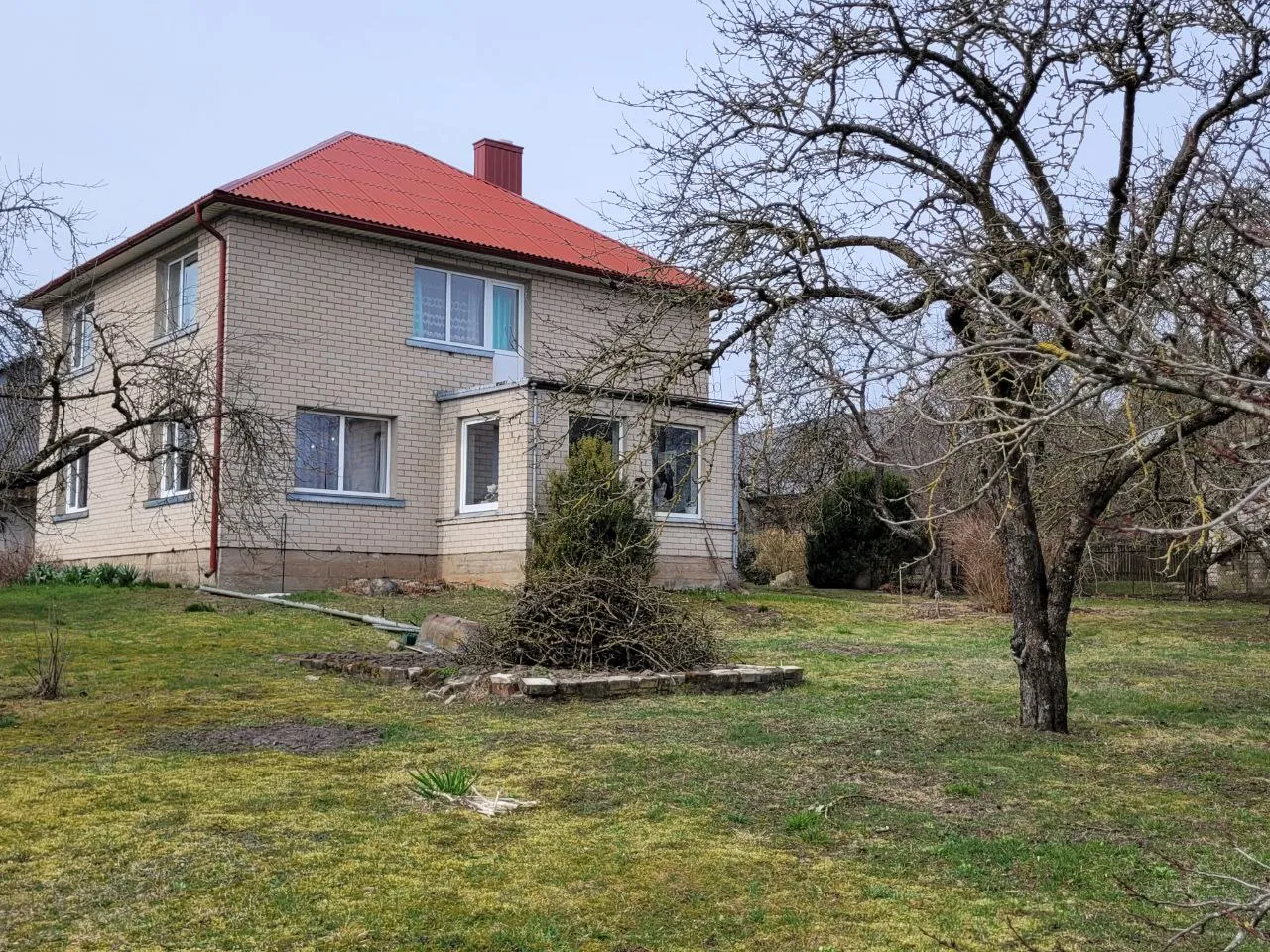 Parduodamas erdvus ir labai šiltas namas.