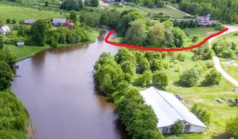 Vandens pakrantėje parduodamas 122 arų sklypas su mūriniu 849 m2 ploto pastatu kaimo turizmo sodybai šalia Vilniaus