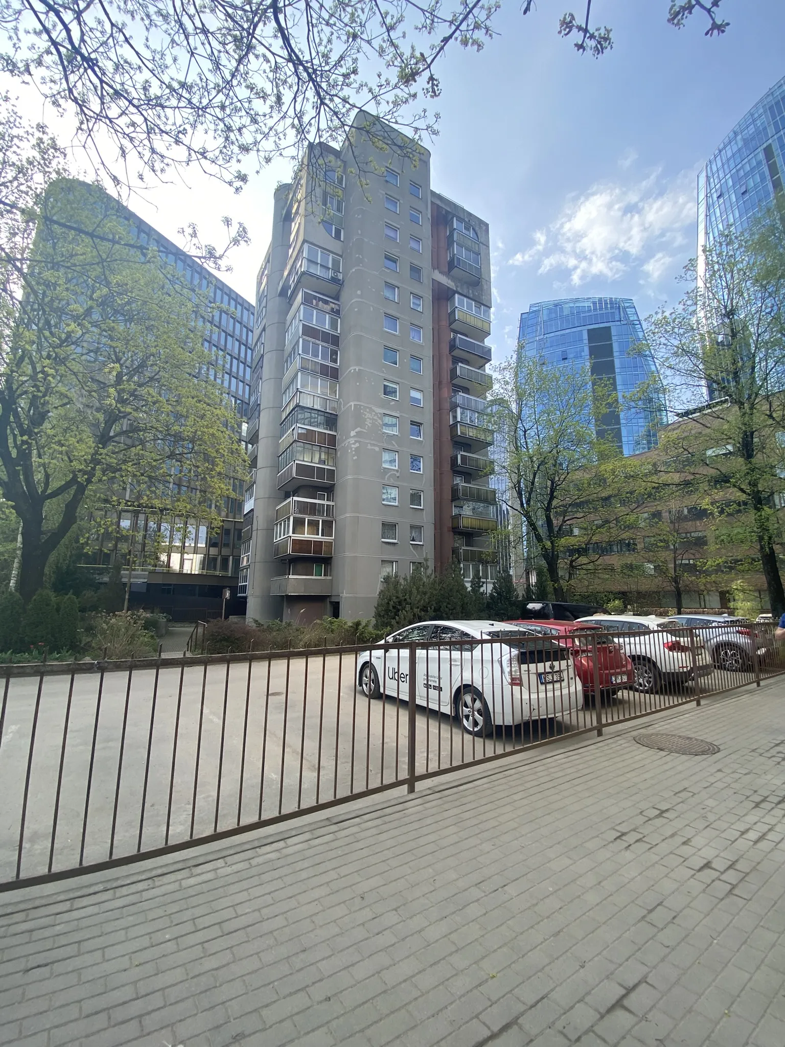 2 k. butas ŠNIPIŠKĖSE, KALVARIJŲ G. 26, VILNIUJE.