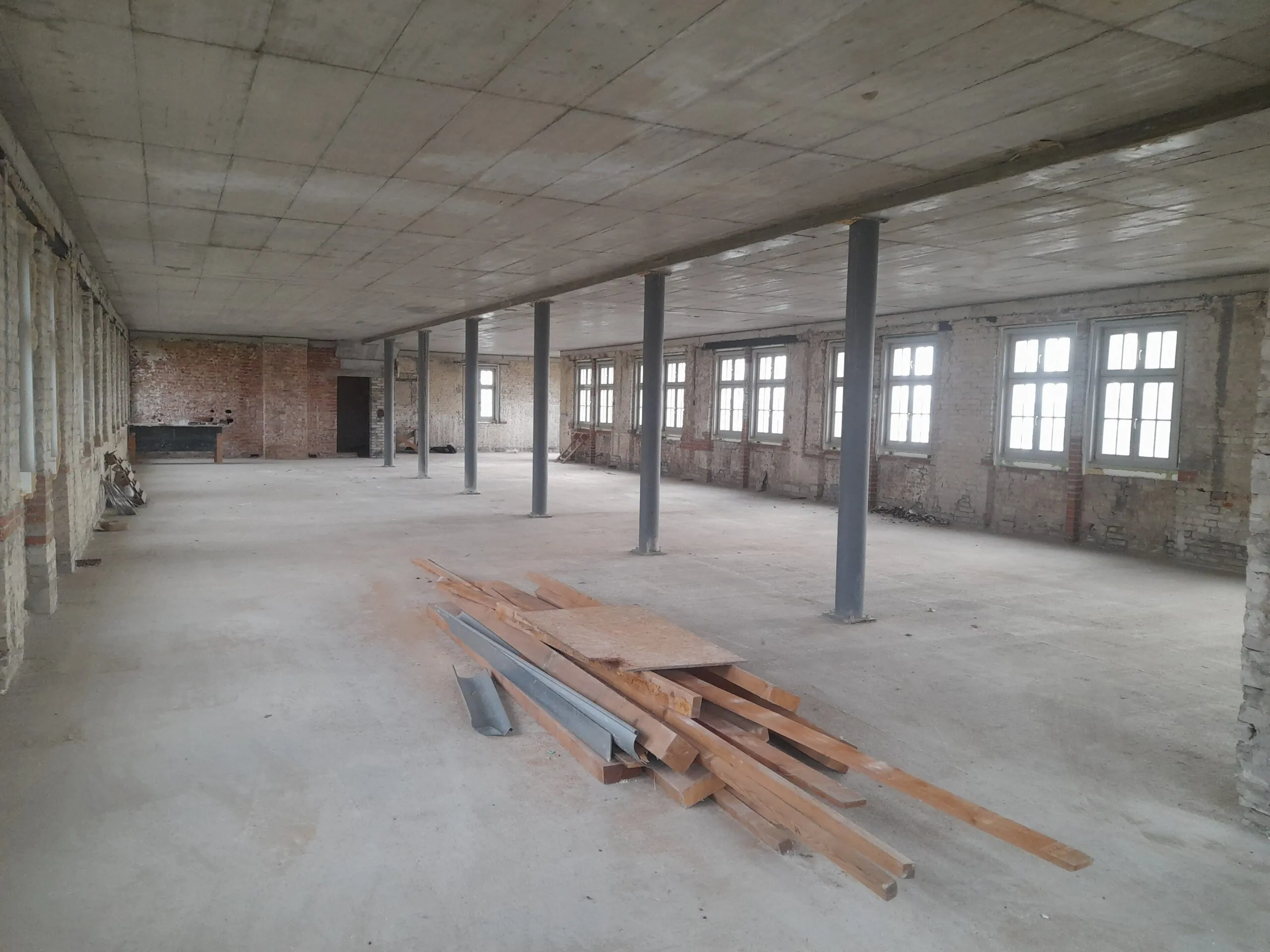 Parduodamas Pastatas Klaipėdos miesto centre Naujojo Uosto g. Plotas 844 kv.m.