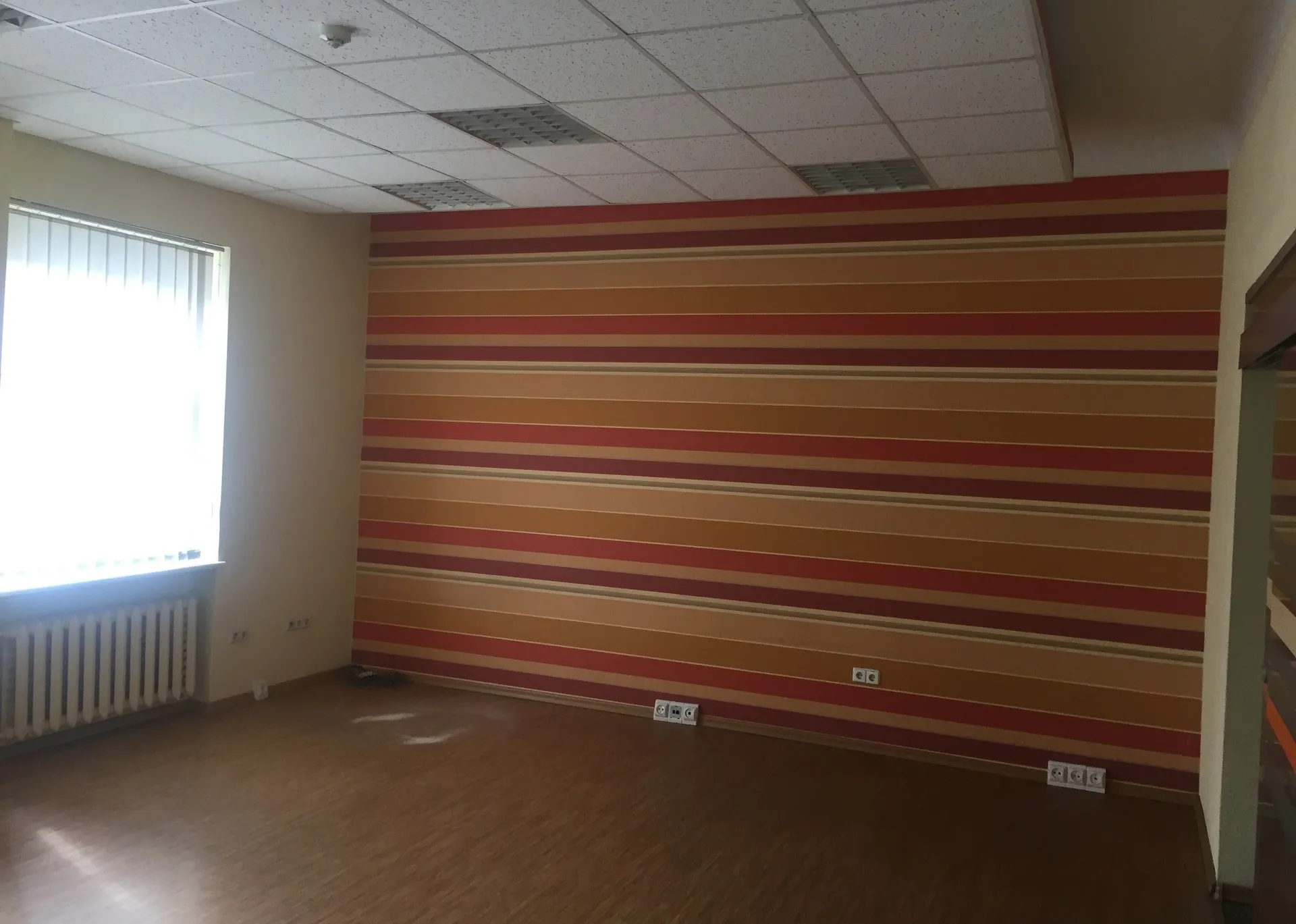 Išnuomojamos 63 kv.m. Administracinės – komercinės patalpos centre Liepų g. Klaipėda