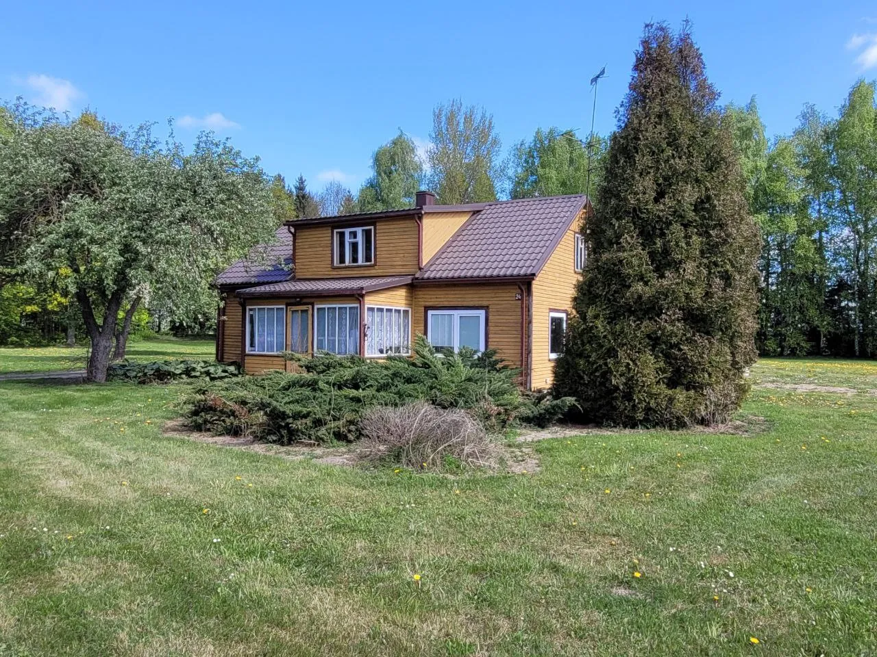 Parduodama rąstinė sodyba Šakių r.sav. , Griškabūdžio k., J. Jablonskio g. 24
