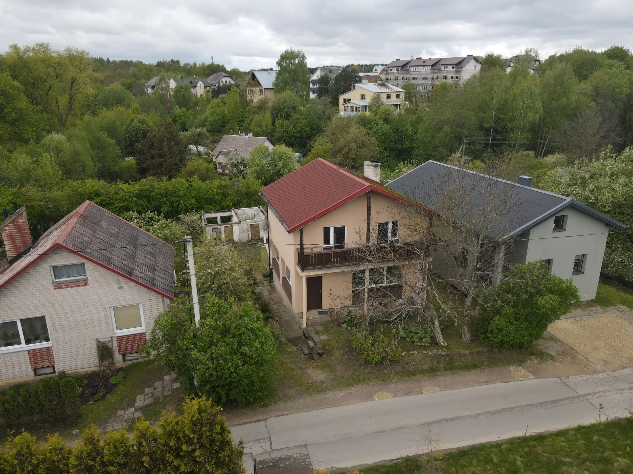 PARDUODAMAS MŪRINIS NAMAS, ŠIAURĖS SODŲ 4-OJI G. 4, VILNIUJE.