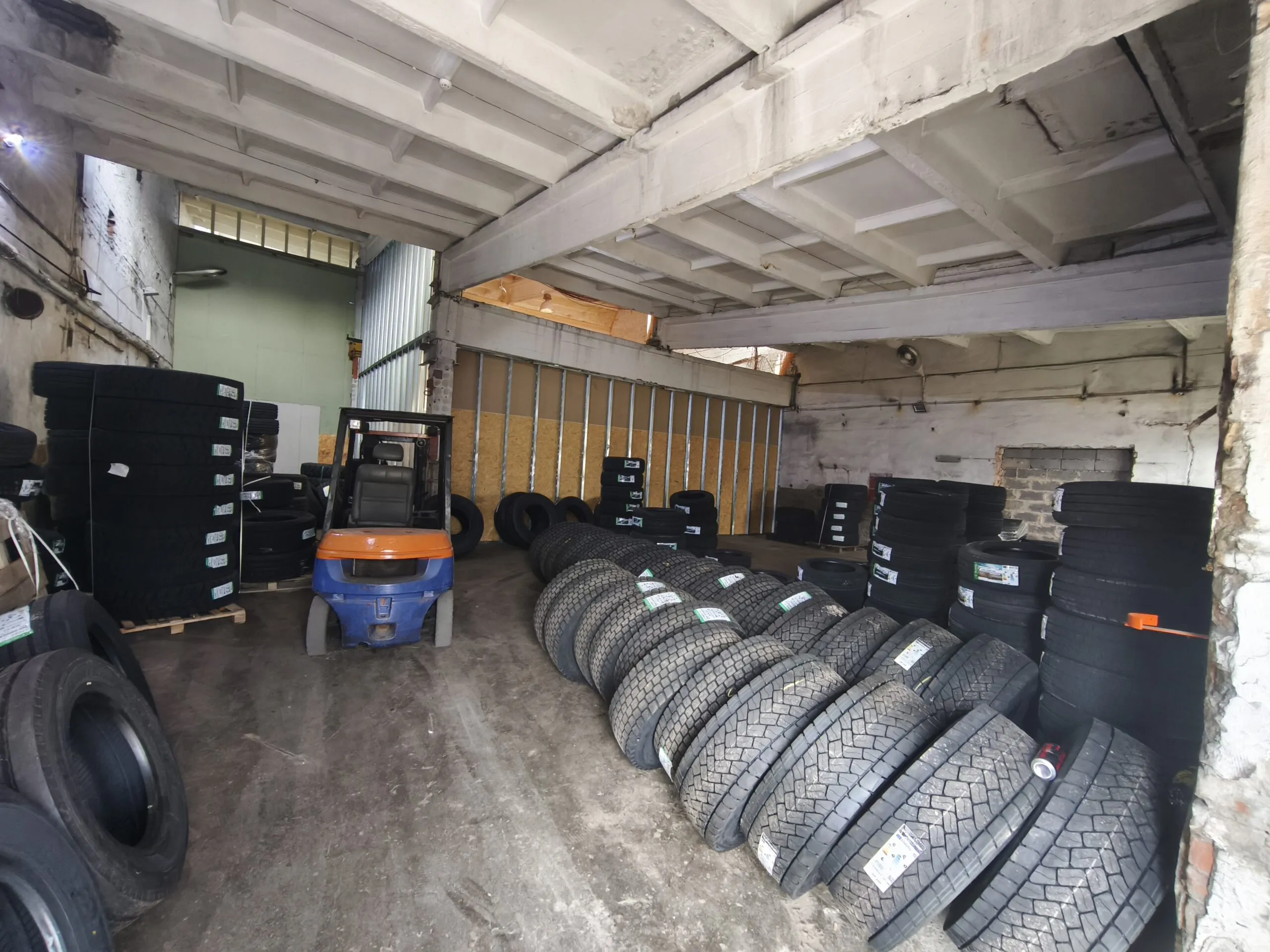 Išnuomojamos Sandėliavimo – Gamybinės – Auto servizui 288 kv patalpos P. Komunos g.