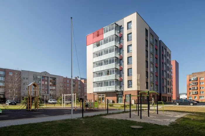 BALTIJOS TERASOSE PARDUODAMAS 3 KAMBARIŲ BUTAS