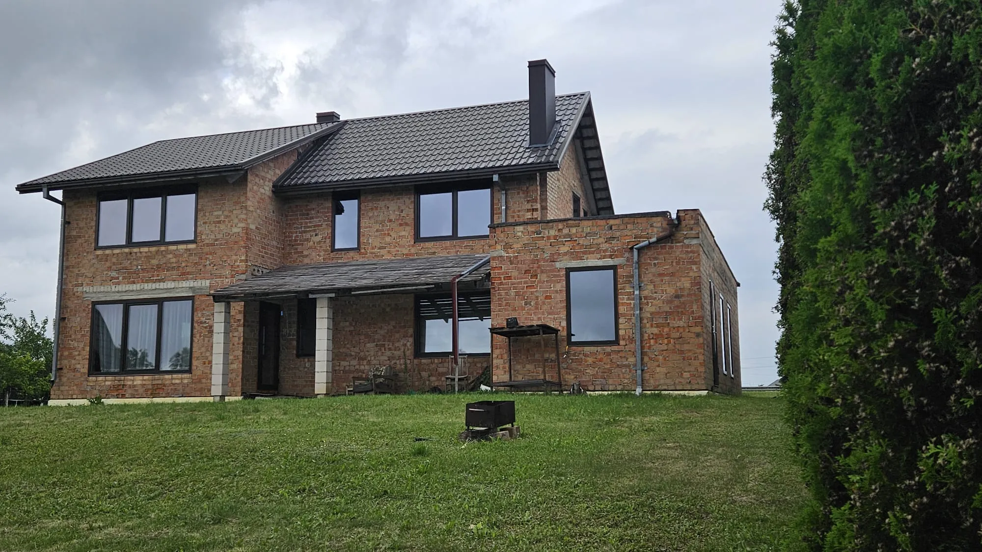 Parduodamas gyvenamasis namas su garažu ir sklypu