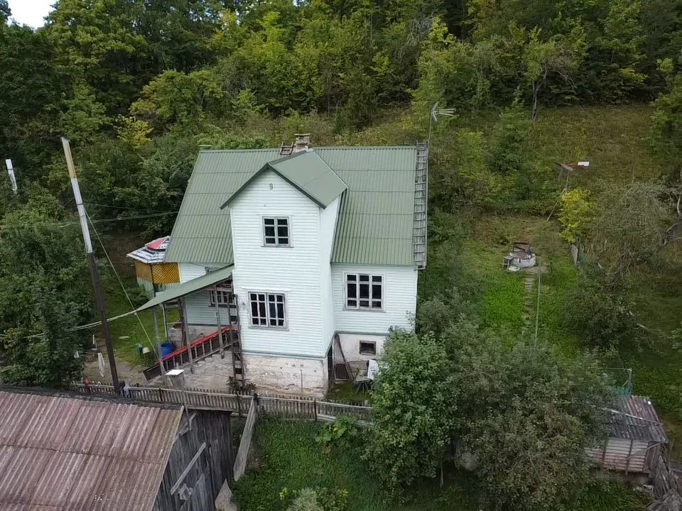 Parduodamas rąstinis namas prie Nemuno