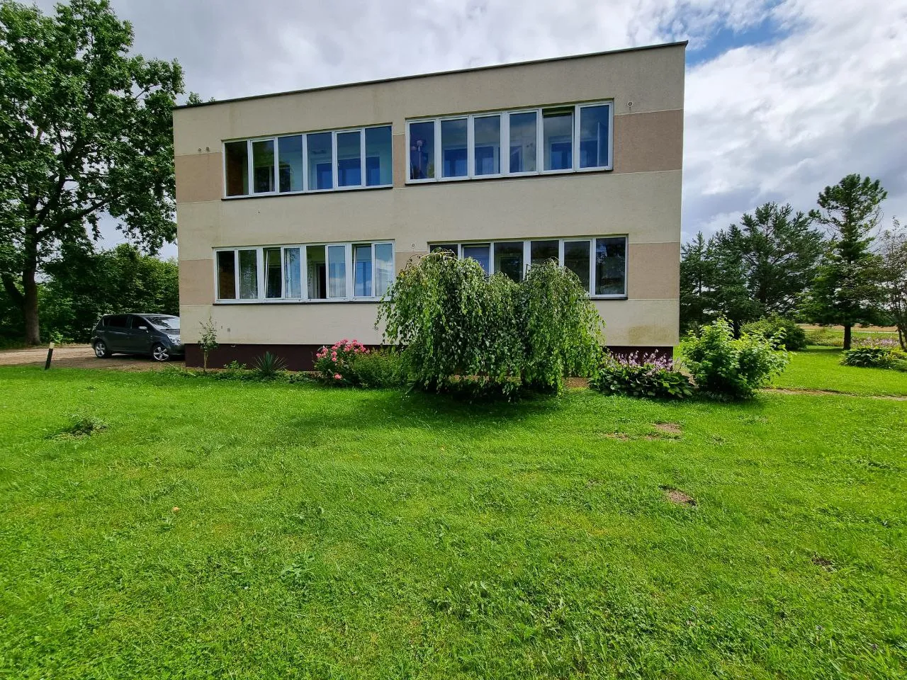 PARDUODAMAS 2 KAMBARIŲ BUTAS PAKRUOJYJE