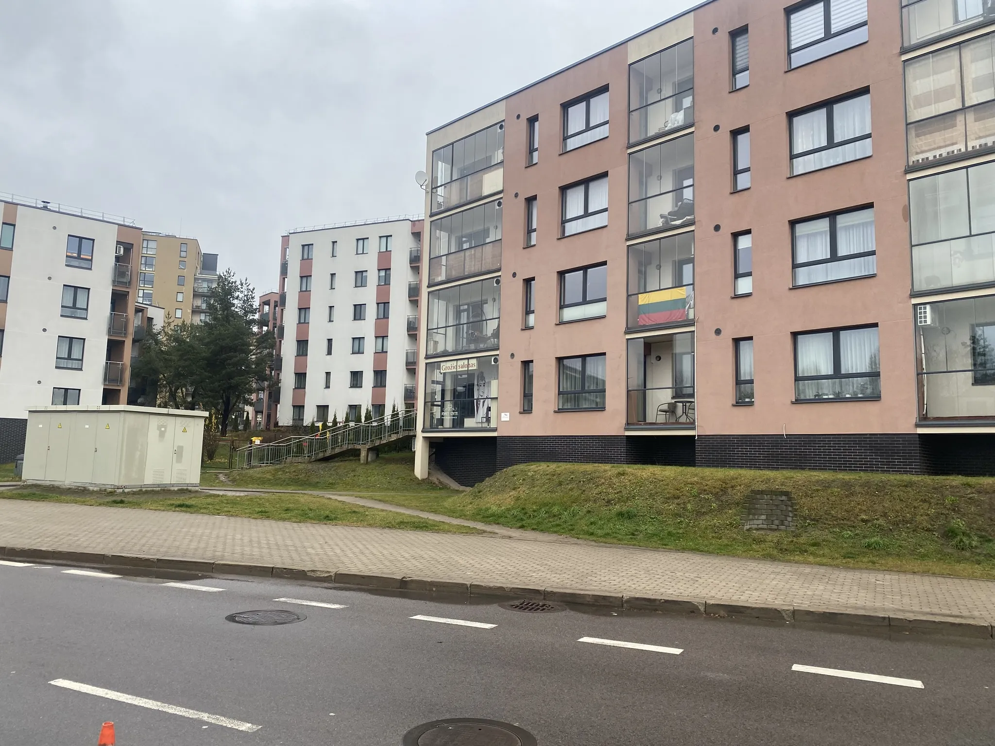 Negyvenamoji patalpa – grožio salonas, Bajorų kėl. g. 9, Vilniuje.