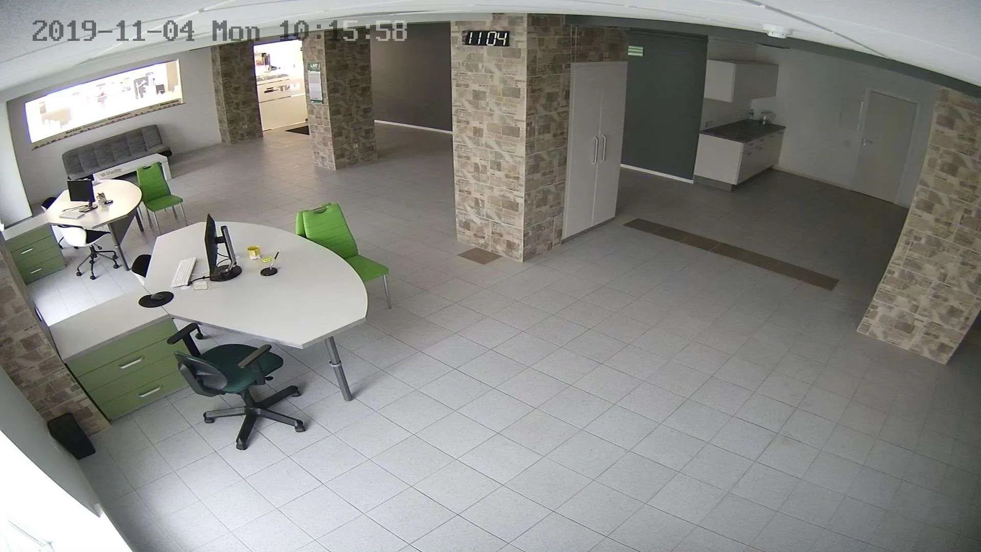 Išnuomojamos įrengtos patalpos, visiškai šalia registrų centro, pirmame aukšte