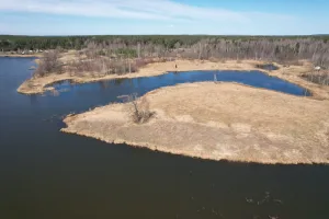 60 arų sklypas prie 11,54 ha tvenkinio Bezdonamiškių kaime, Vilniaus r.