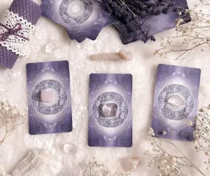Taro skaitymas, numerologija, magiški ritualai – internetu!